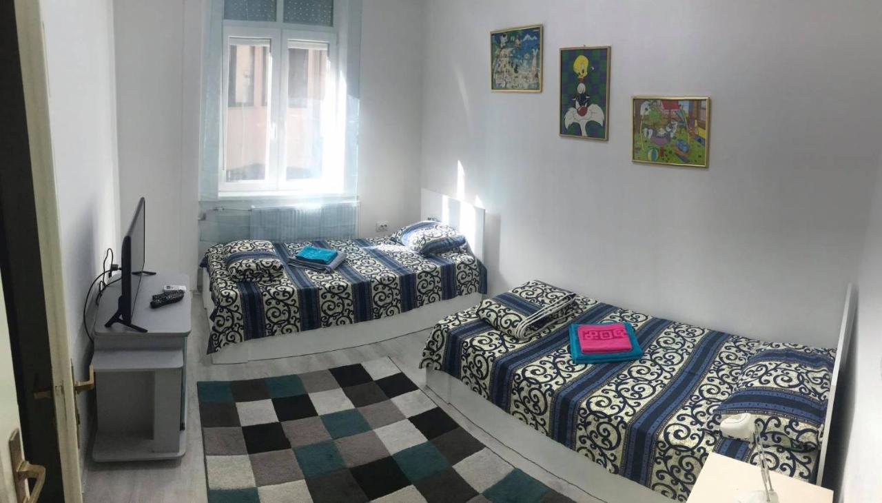 Ata Apartment Skopje Buitenkant foto