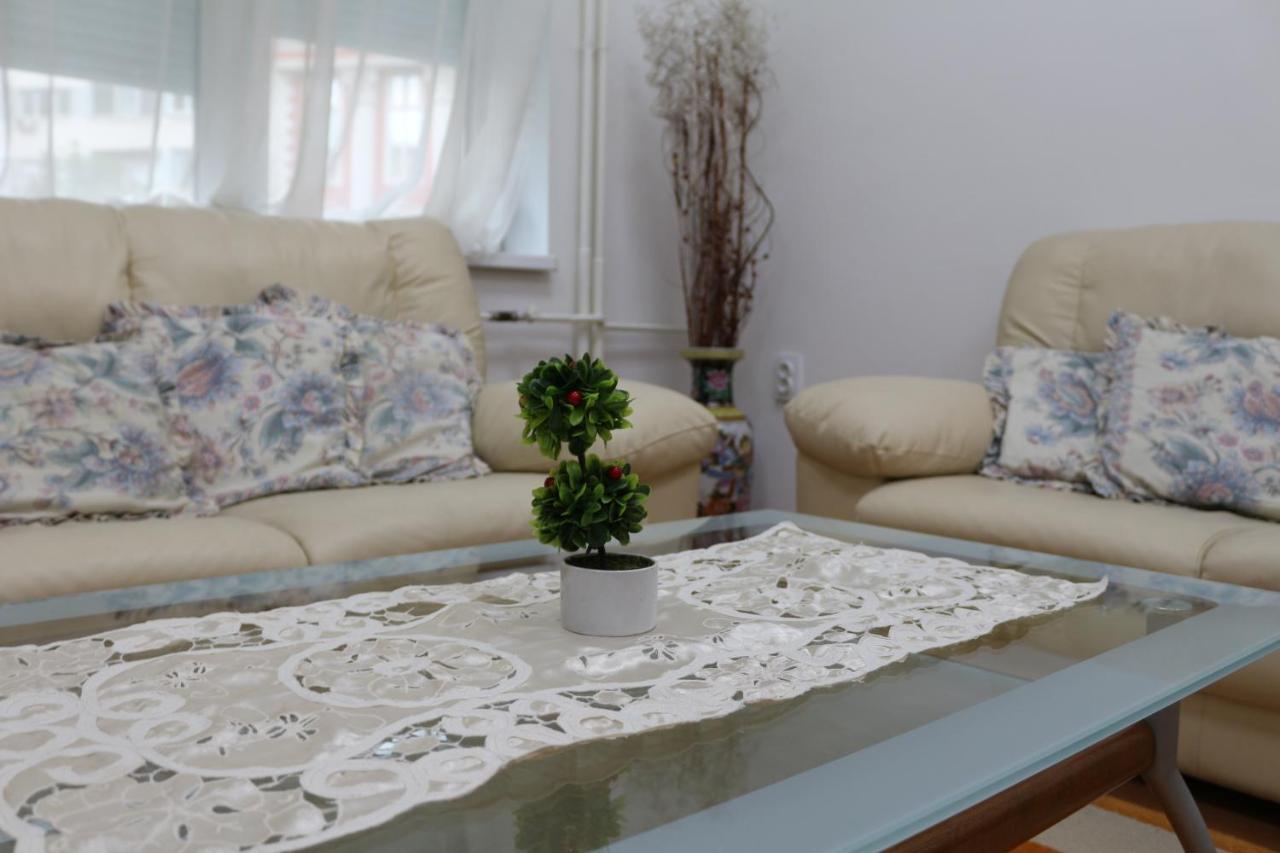 Ata Apartment Skopje Buitenkant foto