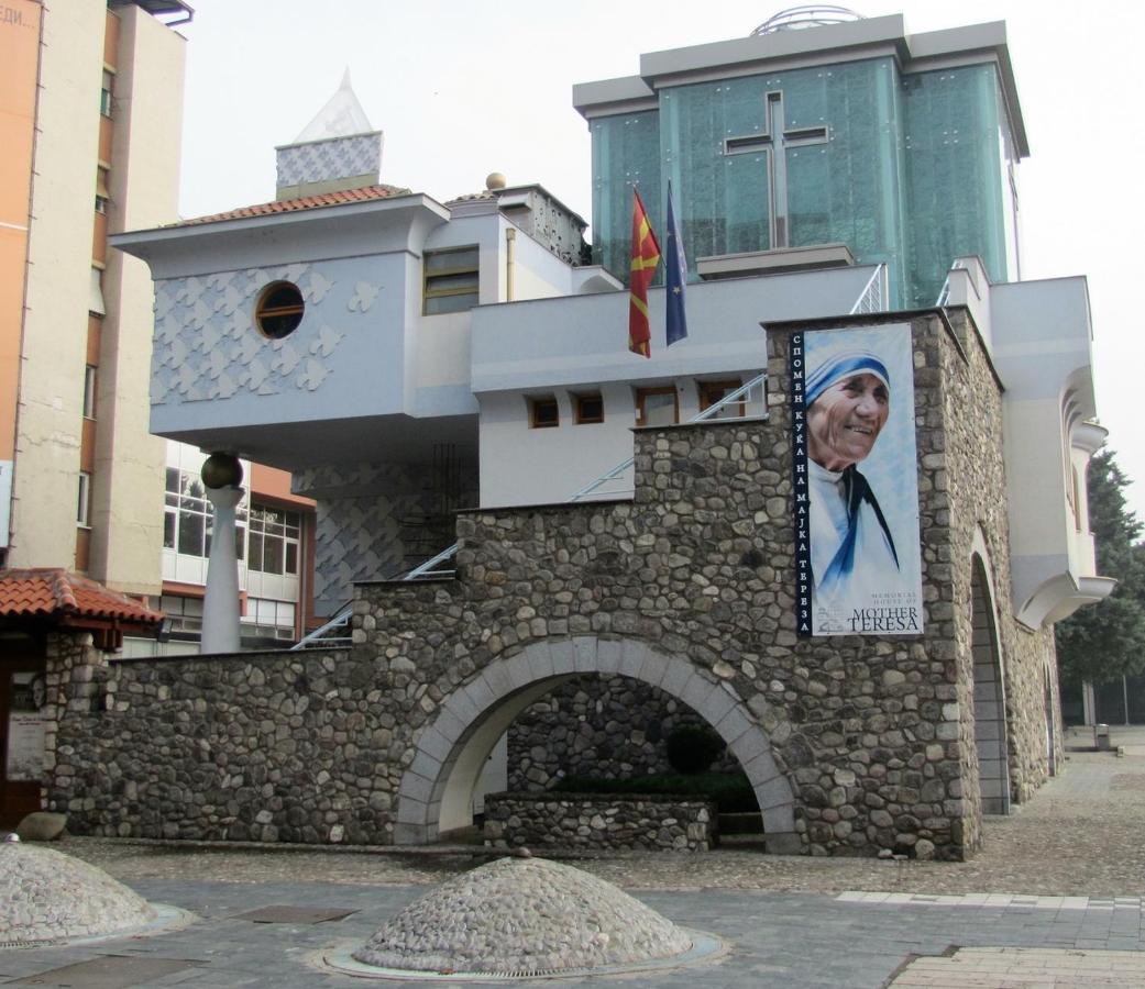 Ata Apartment Skopje Buitenkant foto