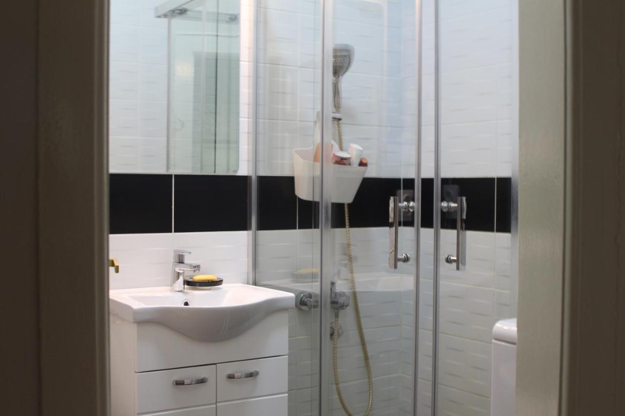 Ata Apartment Skopje Buitenkant foto