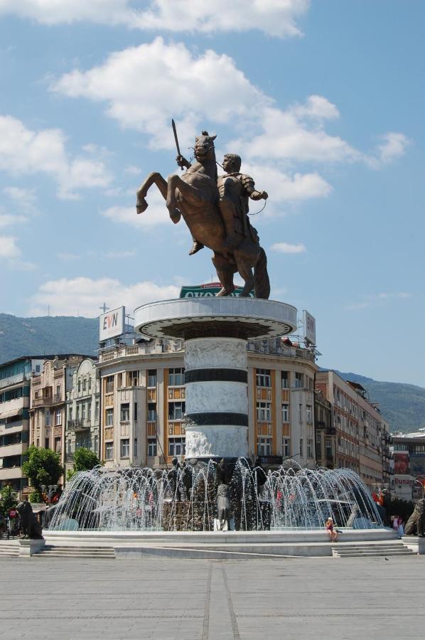 Ata Apartment Skopje Buitenkant foto